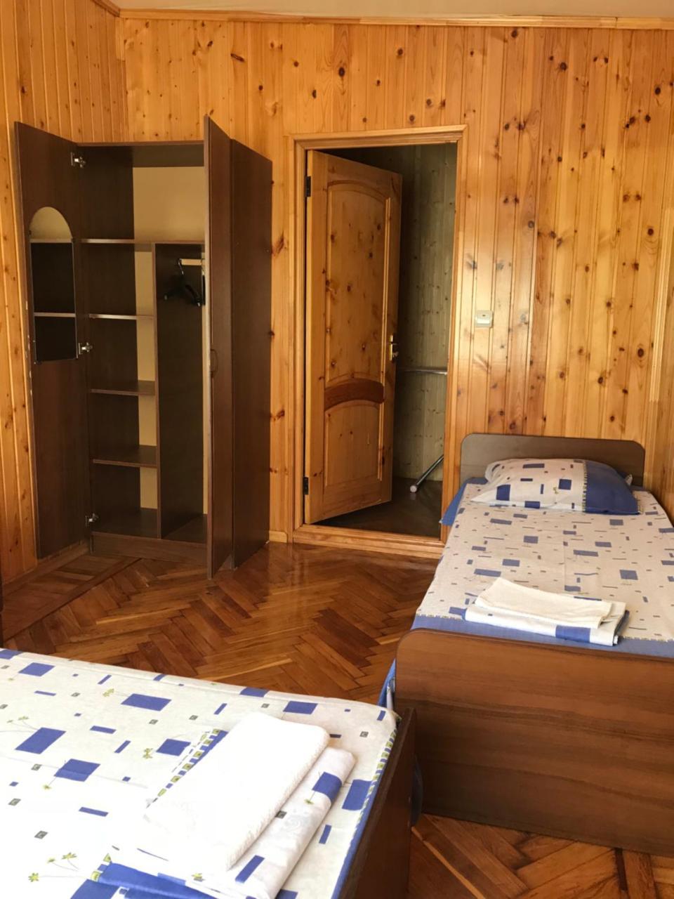 Гостевой Дом С Садом Hotel Gagra Exterior photo